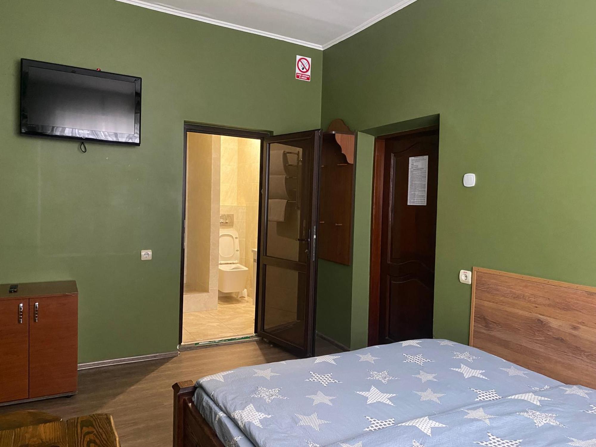 Mini-Hotel Neptun Rivne Exteriér fotografie